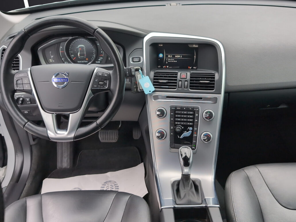 Volvo XC60 Summum 2WD *abn.AHK*Leder*Navi*Xenon* – Bild 15