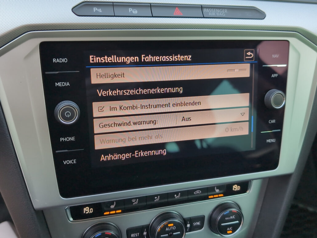 VW Passat Variant Comfortline *LED*AHK*ACC*Assist+* – Bild 16