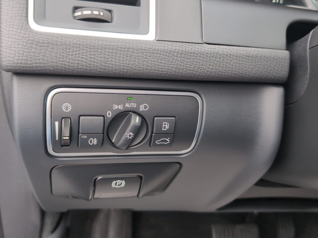 Volvo XC60 Summum 2WD *abn.AHK*Leder*Navi*Xenon* – Bild 19