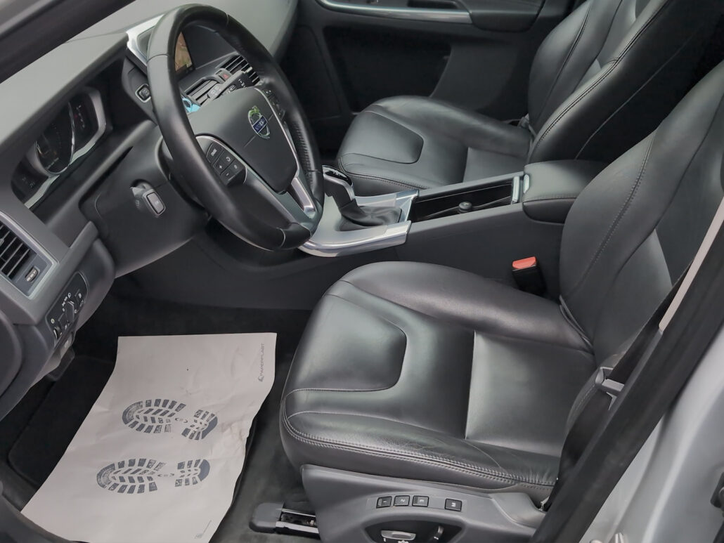 Volvo XC60 Summum 2WD *abn.AHK*Leder*Navi*Xenon* – Bild 7