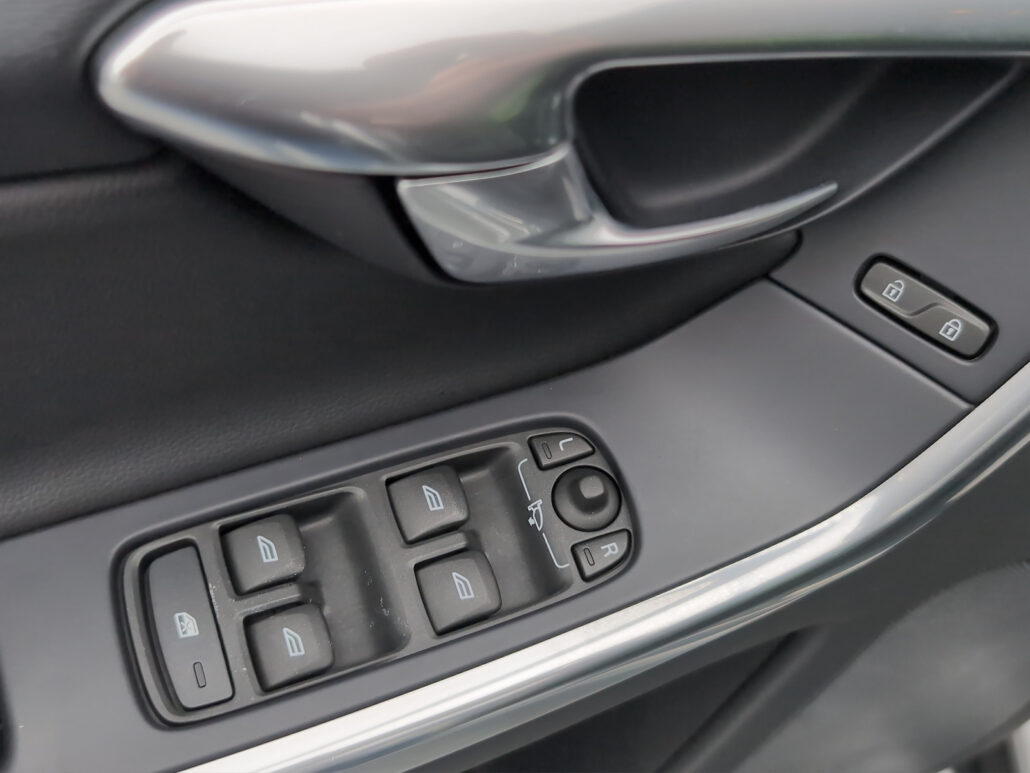 Volvo XC60 Summum 2WD *abn.AHK*Leder*Navi*Xenon* – Bild 8