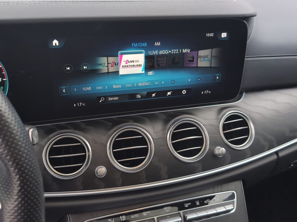 Mercedes-Benz E 300 e AMG Night *Pano*eAHK*360*LED*MBUX* – Bild 9